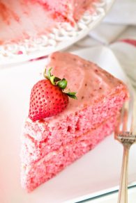 Easy-Fresh-Strawberry-Cake-Slice